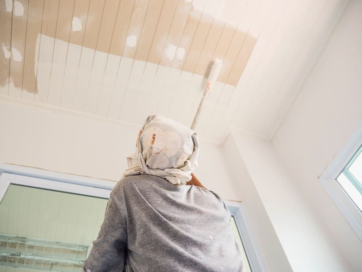 Plasterer installing a new ceiling during a Sydney home renovation